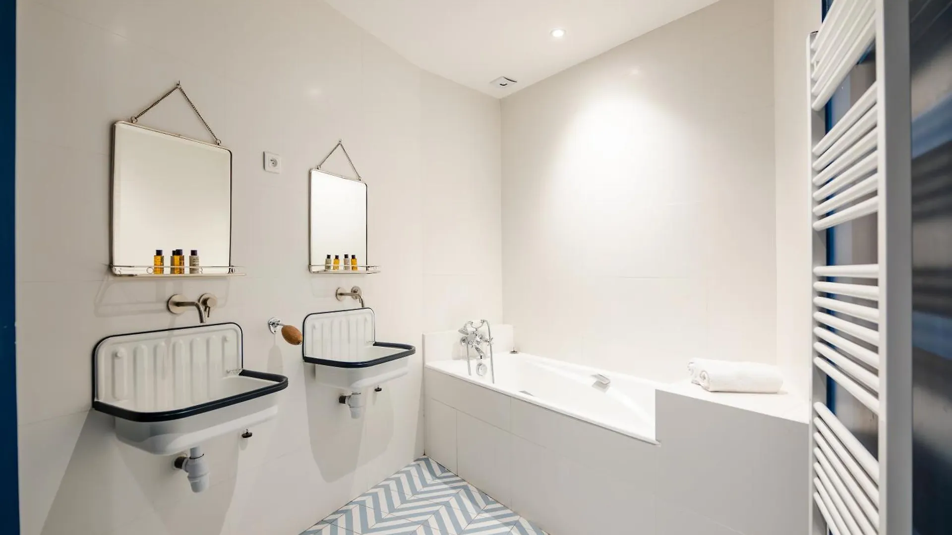 Veeve - Aesthetic Artistry Apartment Paris
