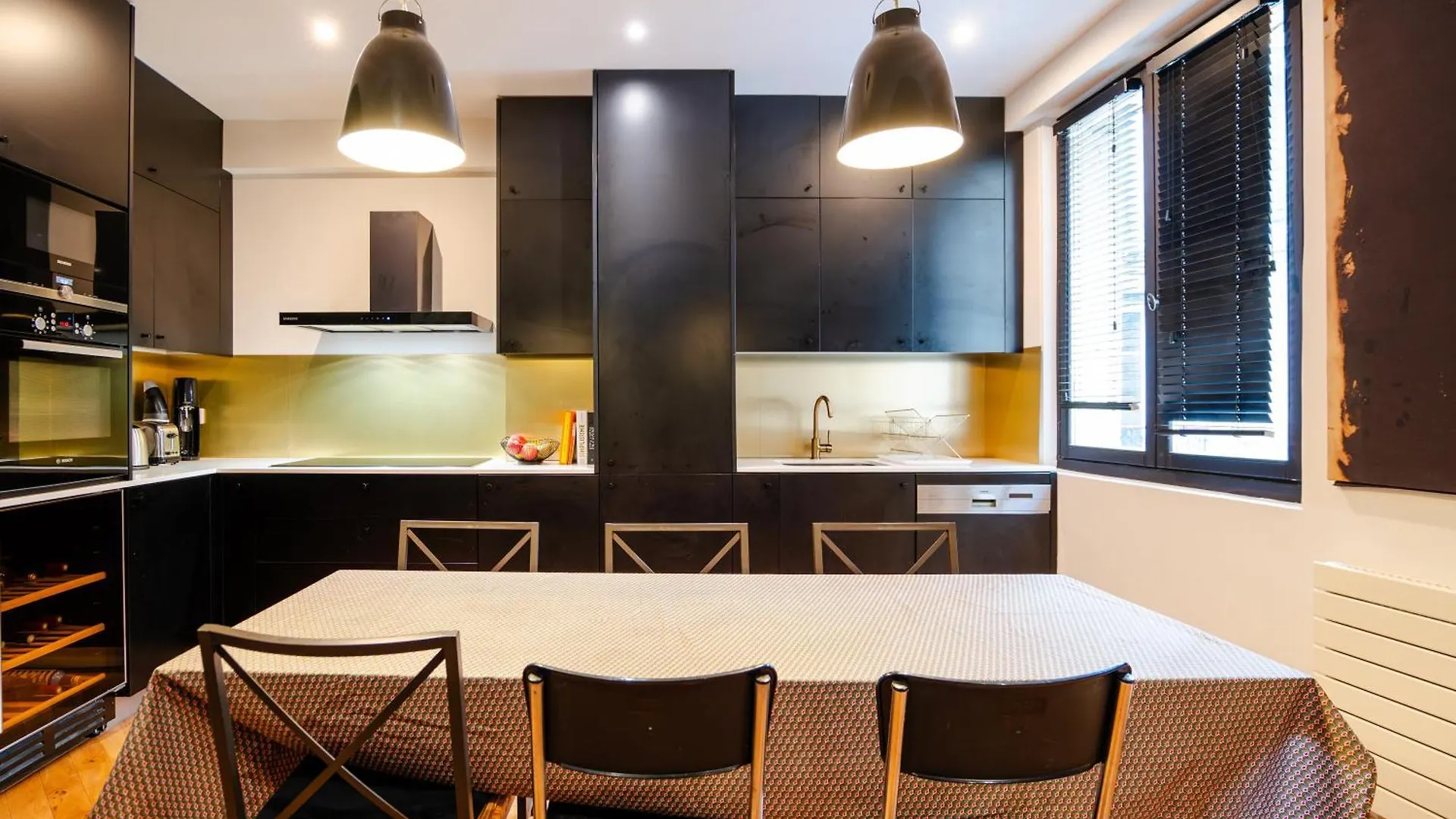 Veeve - Aesthetic Artistry Apartment Paris France